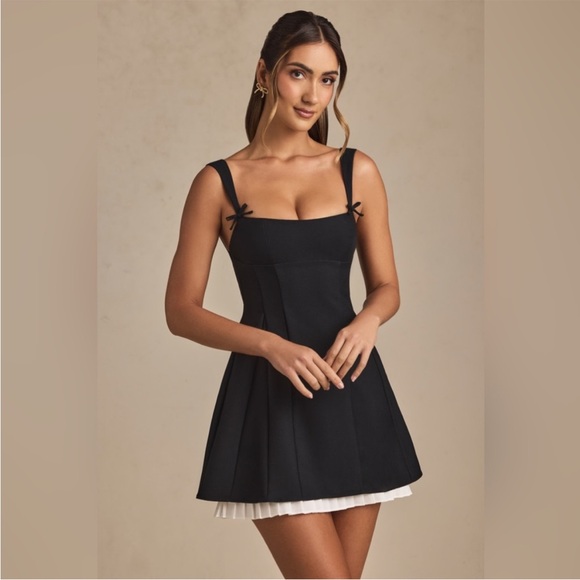 Oh Polly Dresses & Skirts - Oh Polly Cressida Bow Detail Pleated A-Line Mini Dress Contrast Black Size 0